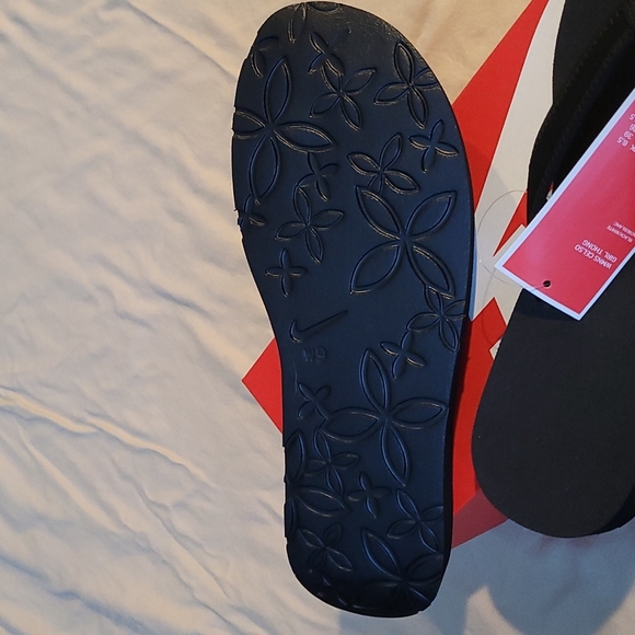 Nike Celso Girl Slides - Picture 3 of 4